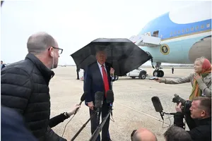 Ông Trump lên đường sang Trung Đông, nhắn sẽ về giải quyết giao tranh Pakistan-Afghanistan