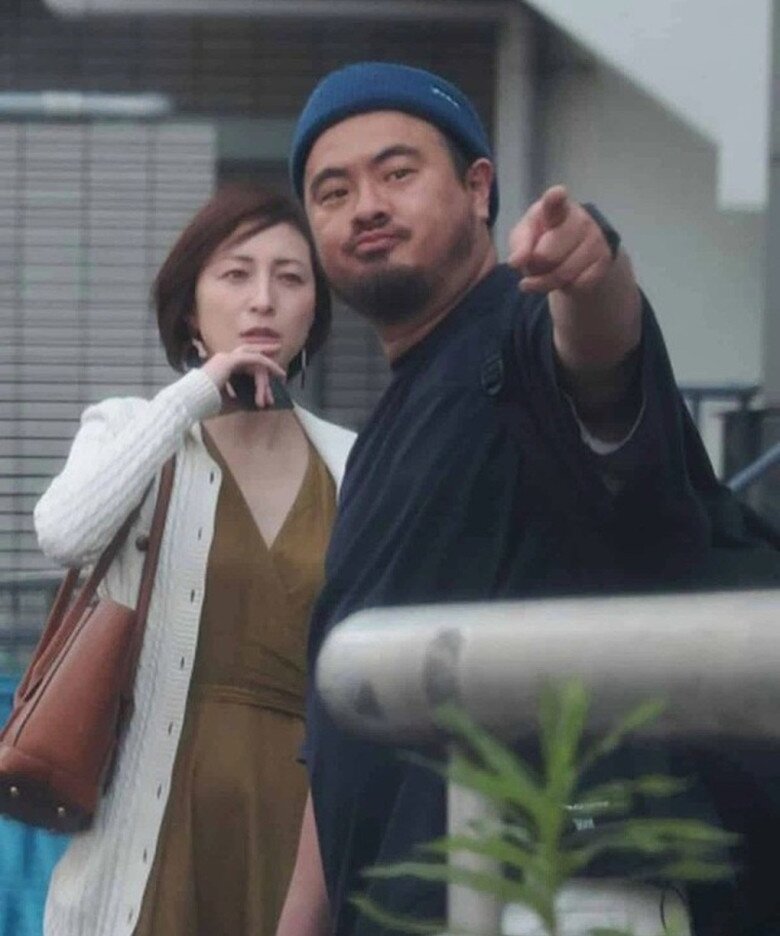 Hirosue Ryoko bị chụp lại bằng chứng ngoại tình với một đầu bếp nổi tiếng.