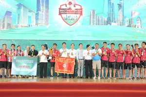 Đội Công an TP.HCM lên ngôi giải bóng đá quy mô nhất Việt Nam