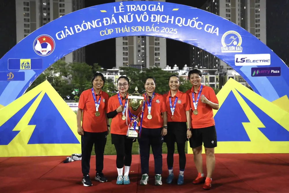 nong-khong-co-nha-bat-ky-nha-vo-dich-quoc-gia-nao-len-tuyen-nu-viet-nam (4).jpg