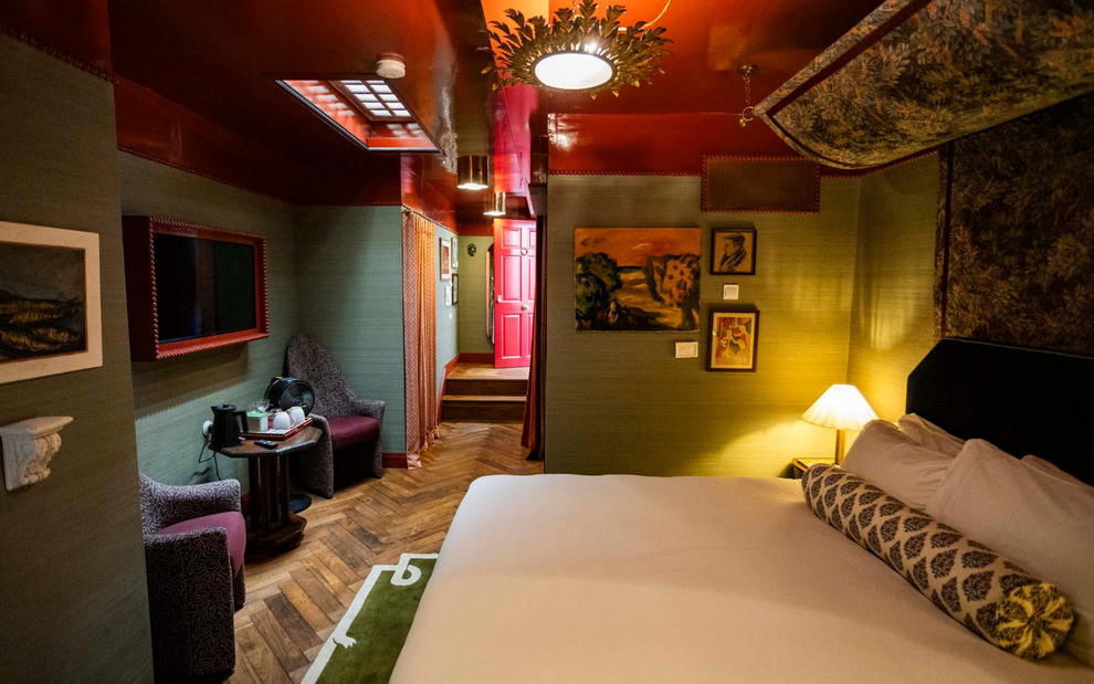 Khách sạn từng là WC công cộng có 2 phòng ở lòng đất, giá 6 triệu đồng/đêm - 2