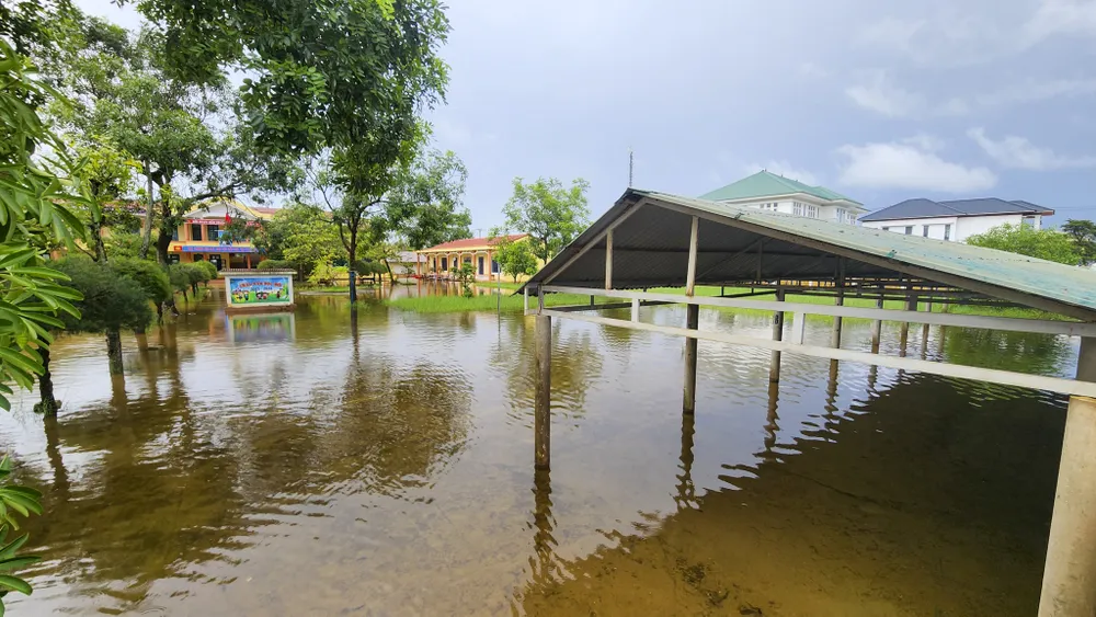 phụ huynh bức xúc