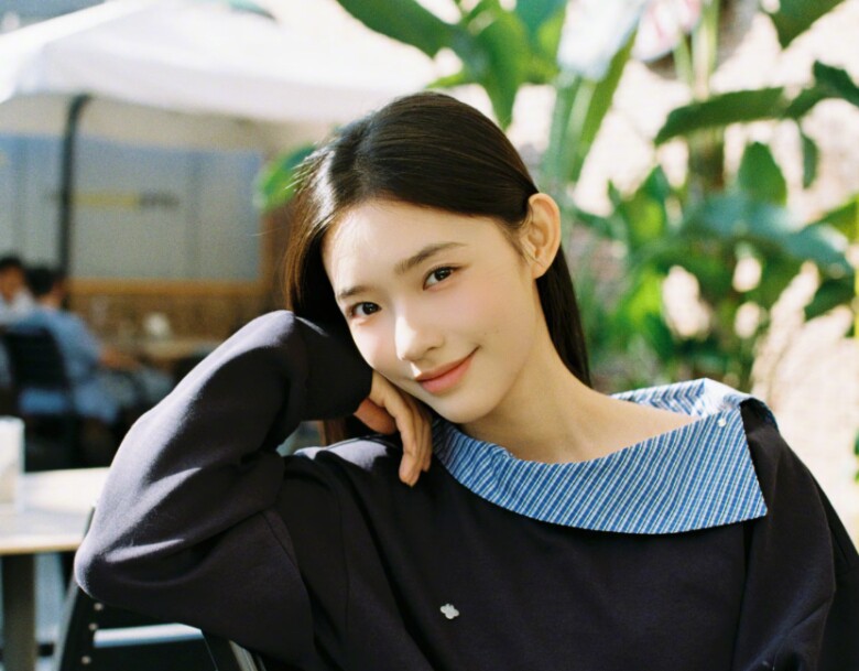 Hiệu ứng “chồng lớp” giữa serum và mặt nạ tạo nên một màng bảo vệ tự nhiên, giúp da giữ ẩm tốt hơn, đồng thời mang lại vẻ căng mướt, mềm mại và rạng rỡ ngay sau khi sử dụng.