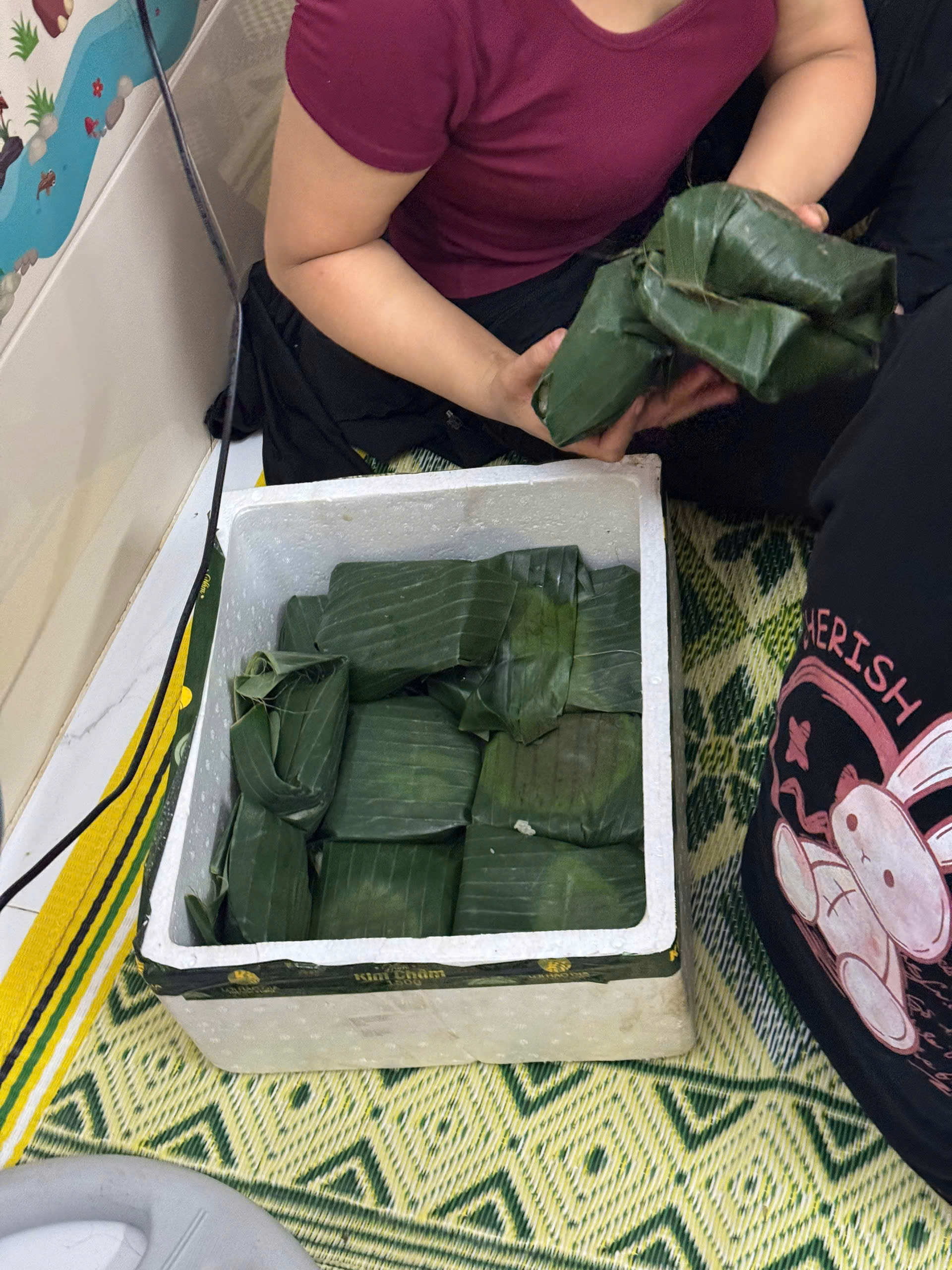 ‘Sợi chỉ’ giữ hồn trang phục người Thái đen ở bản Văng Cuộm- Ảnh 4.