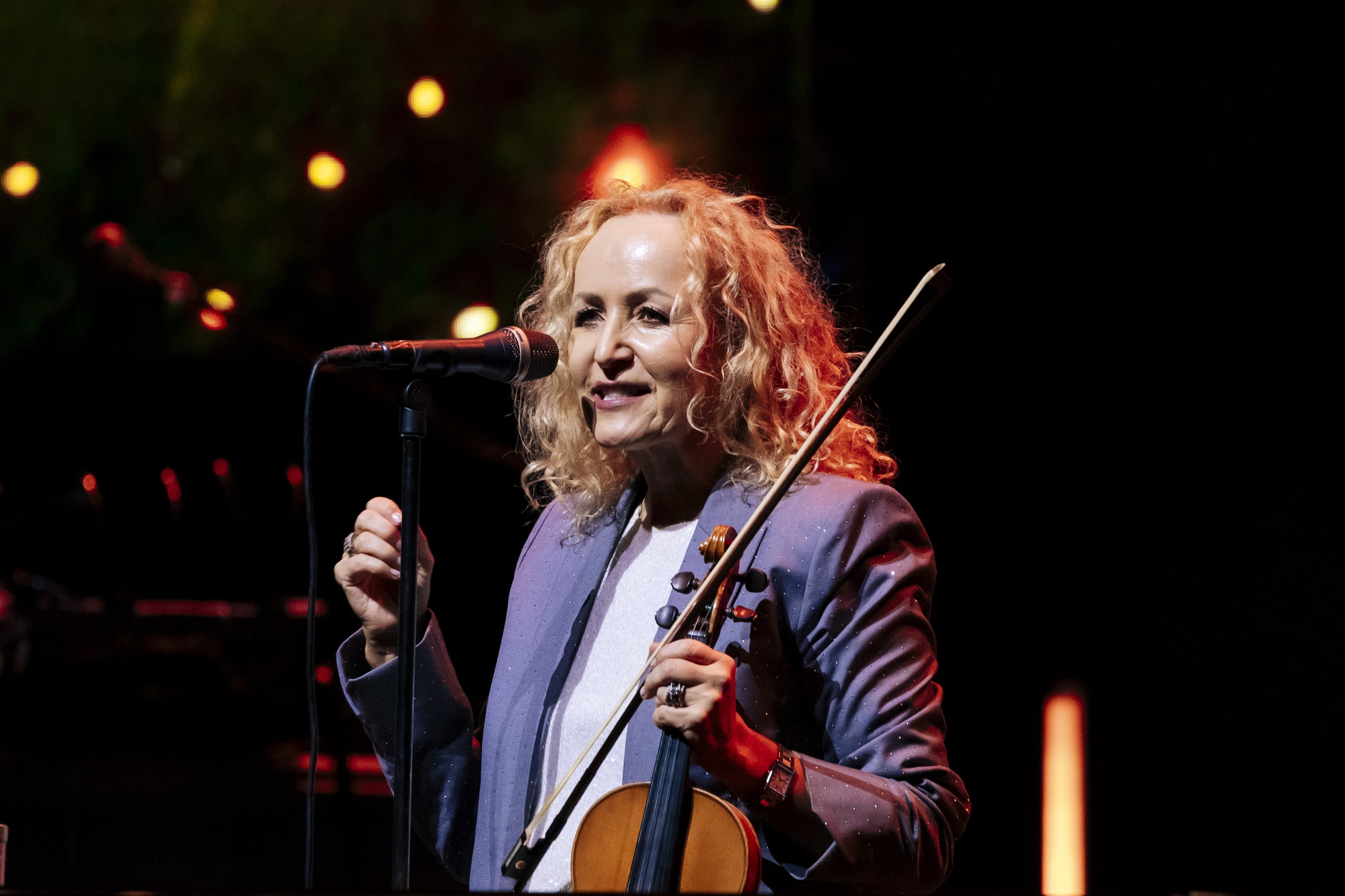 Secret Garden mang “Khu vườn bí mật” tưới mát tâm hồn 4.000 khán giả Việt Nam - Ảnh 2.