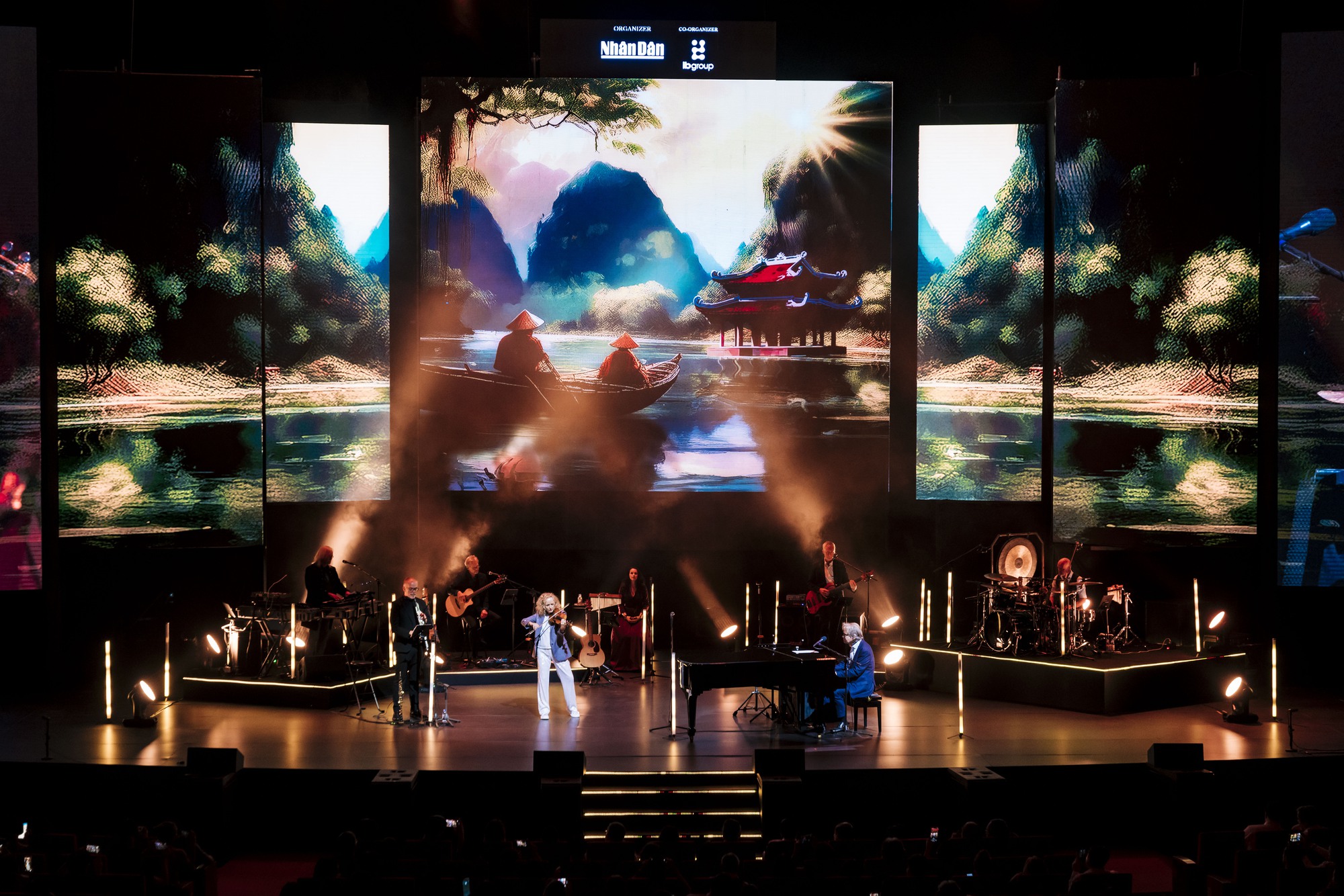 Secret Garden mang “Khu vườn bí mật” tưới mát tâm hồn 4.000 khán giả Việt Nam - Ảnh 3.