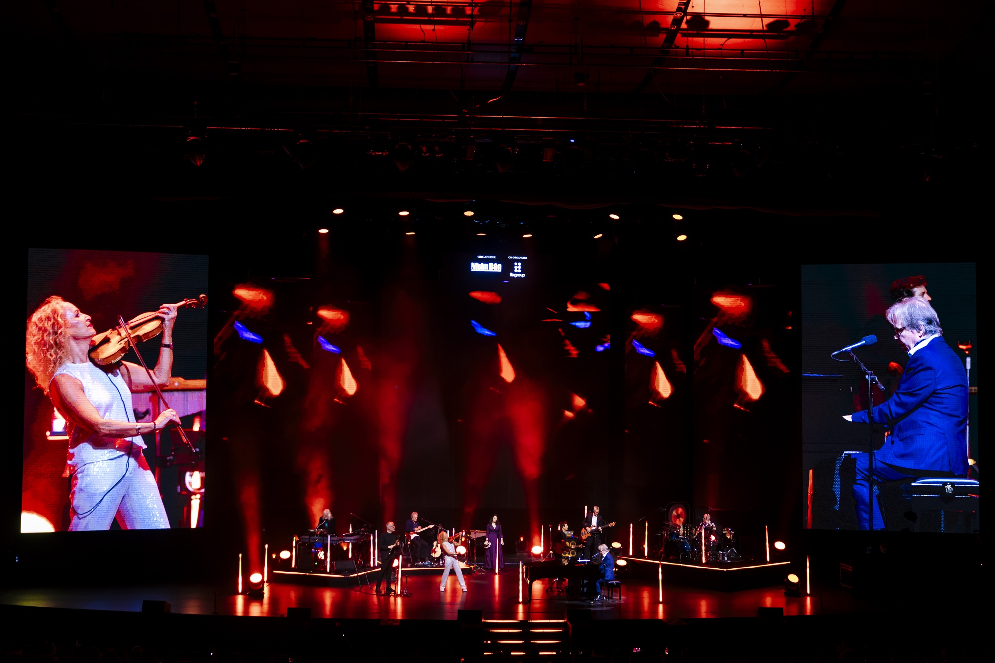 Secret Garden mang “Khu vườn bí mật” tưới mát tâm hồn 4.000 khán giả Việt Nam - Ảnh 5.