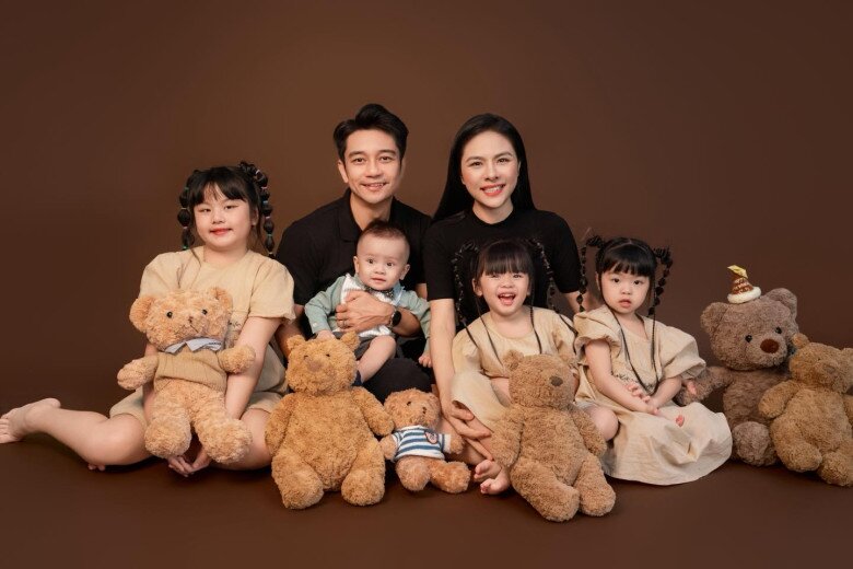 Chồng đại gia của Vân Trang tuyên bố "ngừng đẻ" sau khi có 4 con, muốn dừng lắm mà vợ vẫn sinh thêm 5 Vợ chồng Vân Trang hạnh phúc khi có 4 con đủ nếp, đủ tẻ.