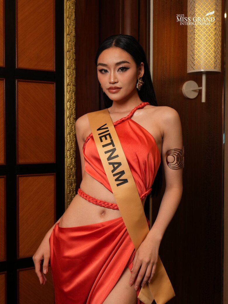 Hai lần liên tiếp đại diện Việt Nam "out top" tại Miss Grand, khép lại chuỗi thành tích khủng từng khiến giới mộ điệu nhan sắc "dậy sóng" 4 Phần thể hiện của Yến Nhi tại đấu trường sắc đẹp quốc tế chưa thực sự nổi bật.