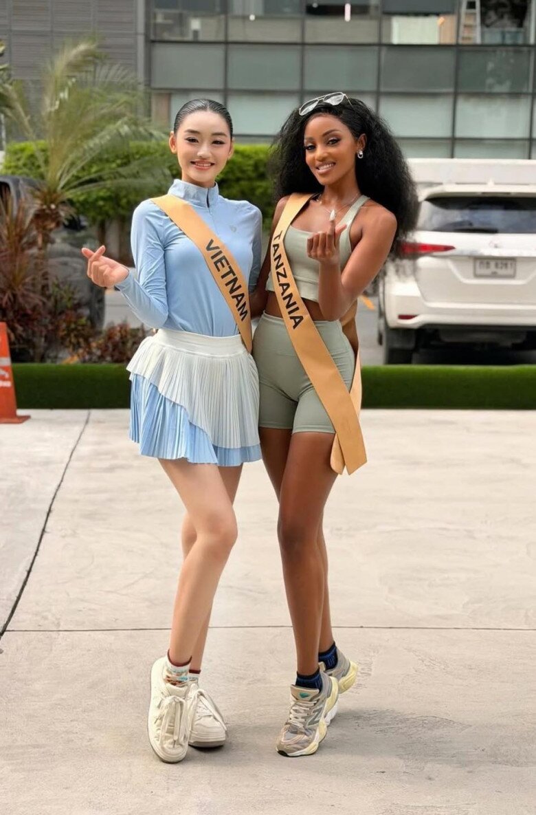 Hai lần liên tiếp đại diện Việt Nam "out top" tại Miss Grand, khép lại chuỗi thành tích khủng từng khiến giới mộ điệu nhan sắc "dậy sóng" 7 Tối muộn ngày 4/10, trên MXH xuất hiện clip Hoa hậu Yến Nhi vạ miệng trên livestream của bạn cùng phòng tại Miss Grand International.