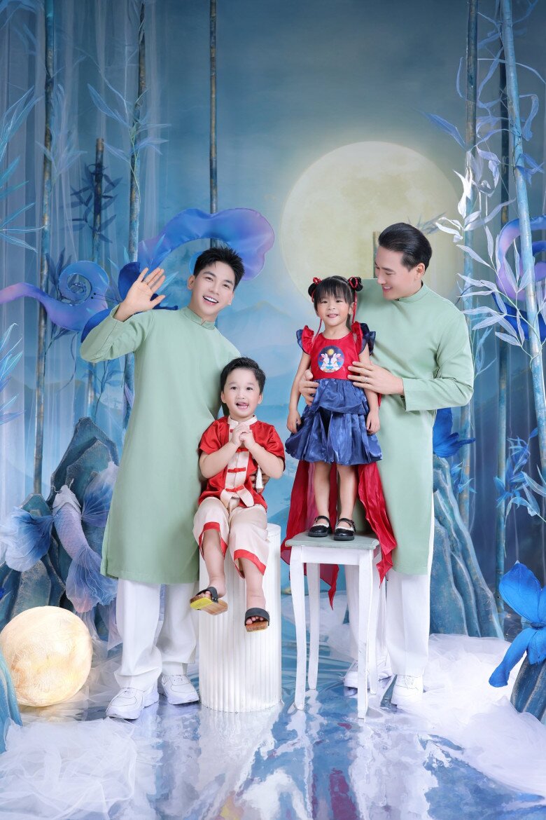 Gia đình hạnh phúc của Hà Trí Quang và Thanh Đoàn.