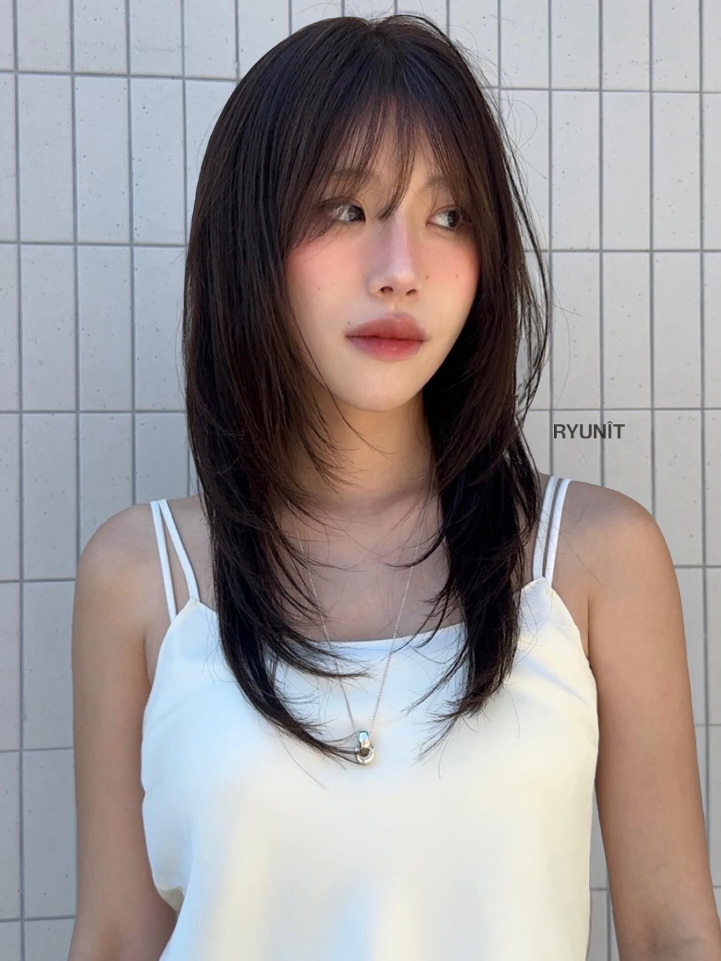 1760901240 111 4 kieu toc ngang vai phu hop moi khuon mat