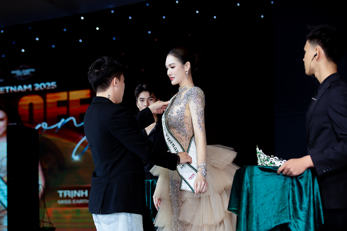 Cận cảnh nhan sắc người đẹp 2k3, đại diện Việt Nam chinh chiến tại Miss Earth 2025 - Ảnh 4.