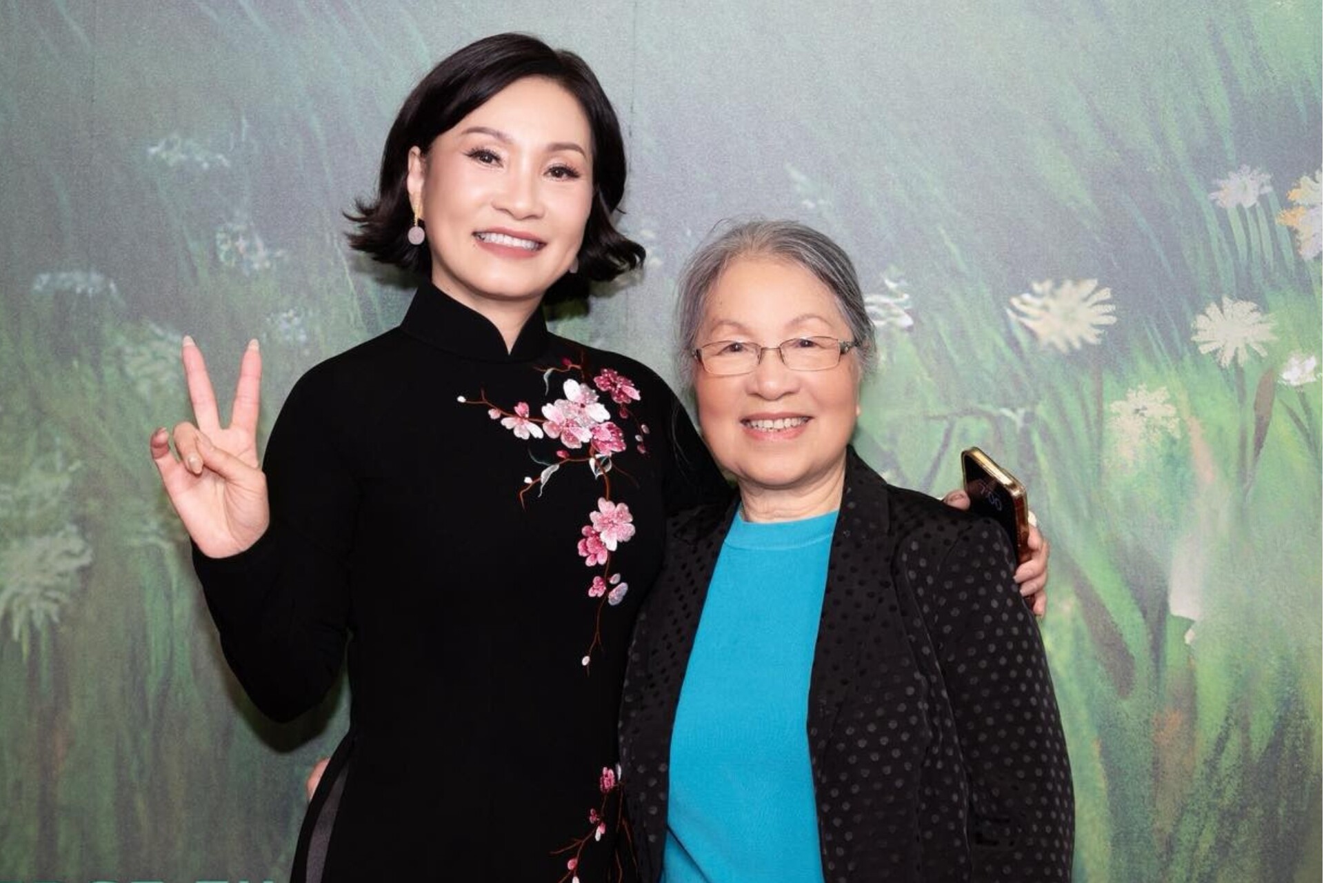 Hồng Đào nói rằng giữa cô với mẹ ruột và các con đều có sự khác biệt trong cách sống.