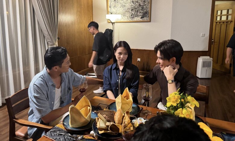 Việt Hoa chia sẻ những khoảnh khắc hài hước sau ống kính.