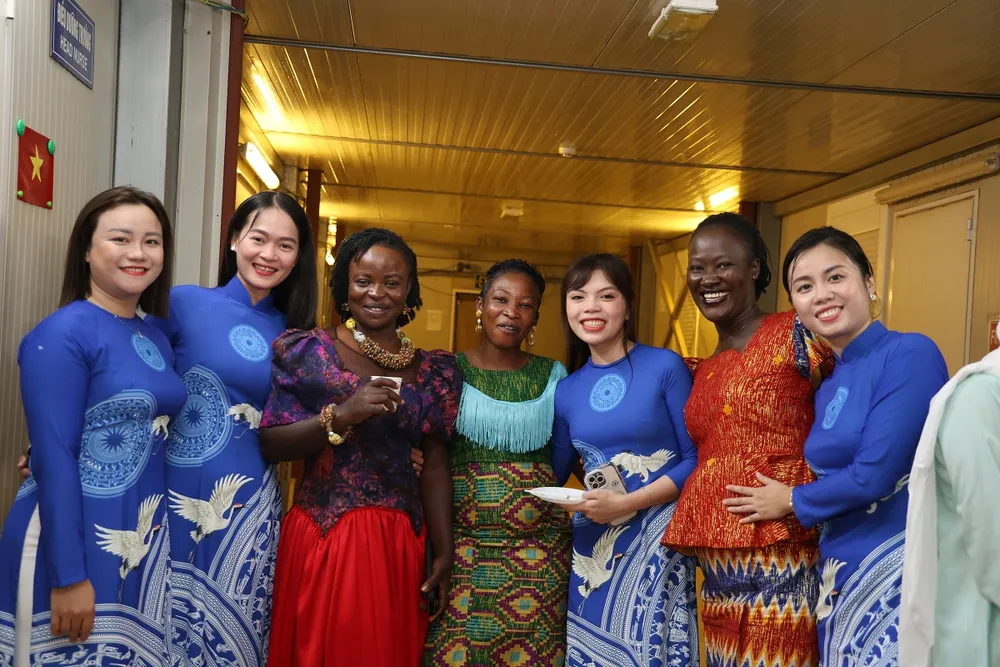 phu-nu-cac-nuoc-chuc-mung-ngay-phu-nu-viet-nam-4.JPG