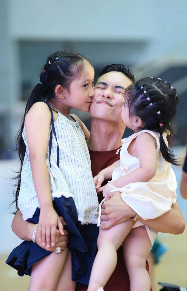 Sao Việt 24h: Á hậu Việt một mình nuôi 5 con nay than amp;#34;nghèo không nuôi nổiamp;#34;, quý tử xin bố giúp - 5