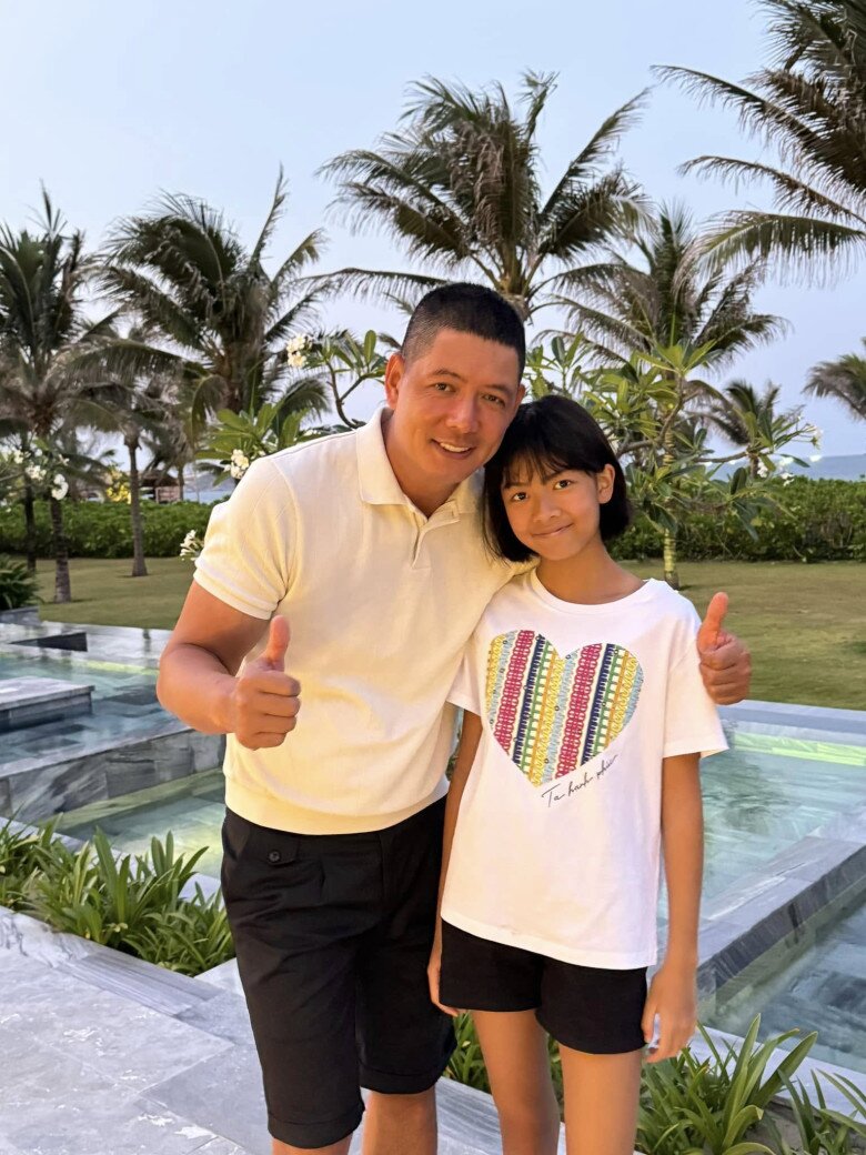 Con gái út của Bình Minh sở hữu chiều cao vượt trội cùng làn da “bánh mật” khỏe khoắn.