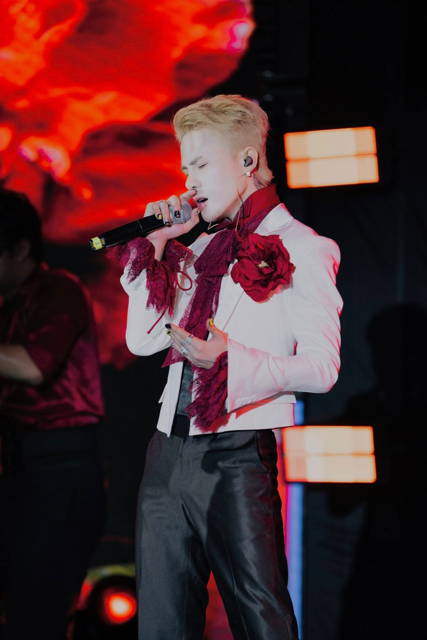 Ai để Jack hát ca từ phản cảm trong show ở Hà Nội? - Ảnh 2.