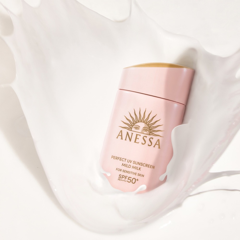  
Kết cấu của Anessa Mild Milk mỏng nhẹ, giúp giảm áp lực lên da, không gây bí bách hay nặng mặt. 