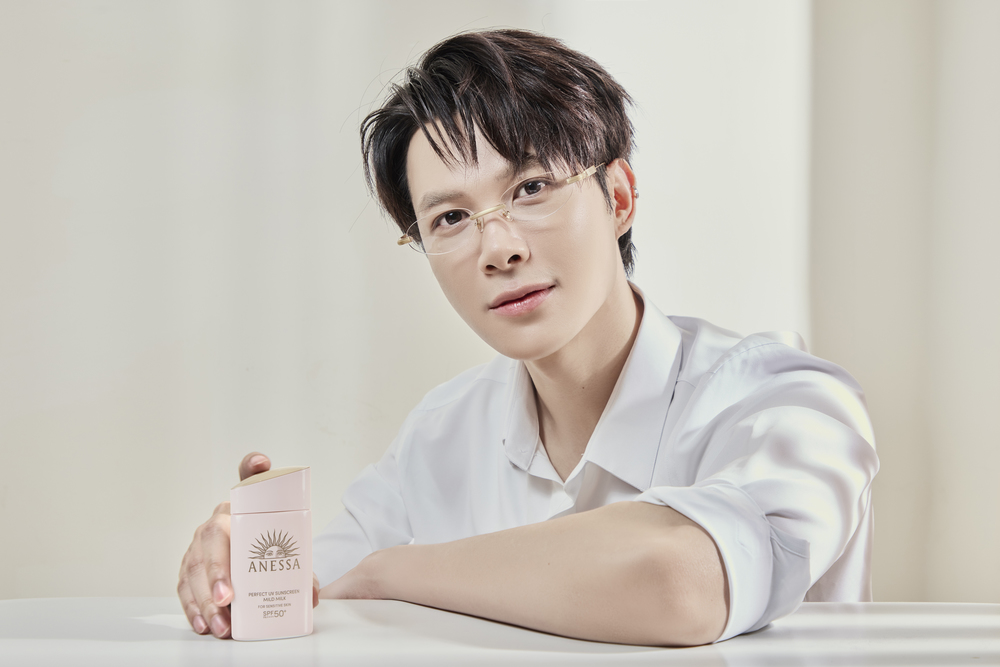  
Dù có hiệu năng bền bỉ, sản phẩm vẫn dễ dàng làm sạch bằng sữa rửa mặt hoặc nước tẩy trang dịu nhẹ, đảm bảo an toàn tuyệt đối cho da mụn và da treatment.