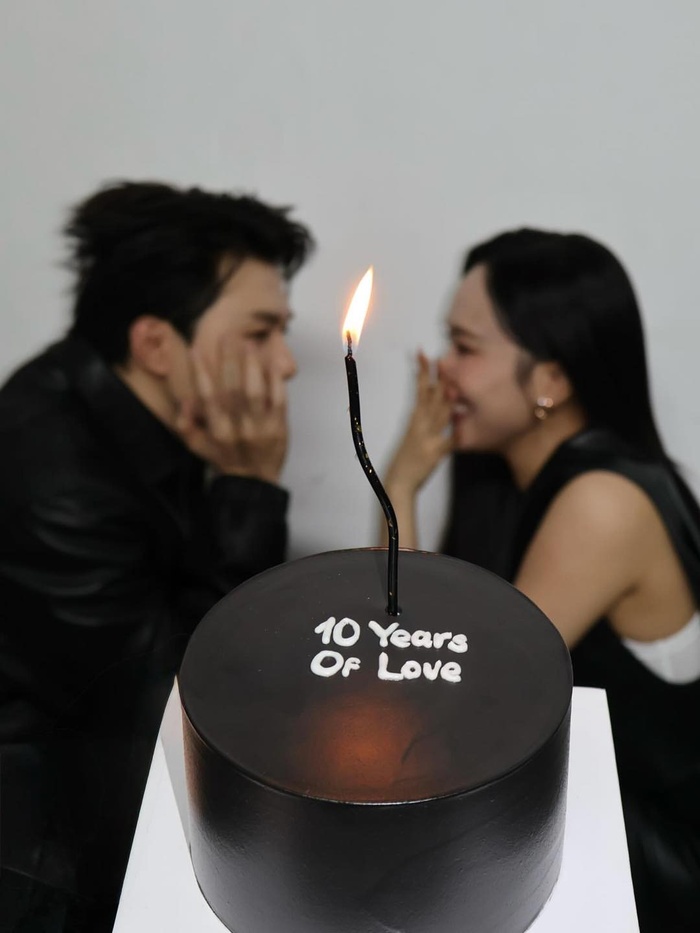 HOT: Rầm rộ ảnh Diệu Nhi - Anh Tú bế 2 con đi chơi