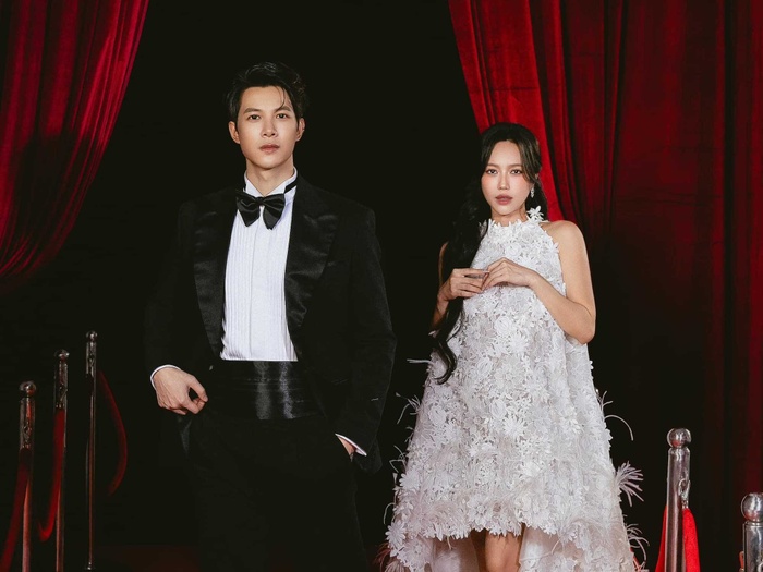 HOT: Rầm rộ ảnh Diệu Nhi - Anh Tú bế 2 con đi chơi