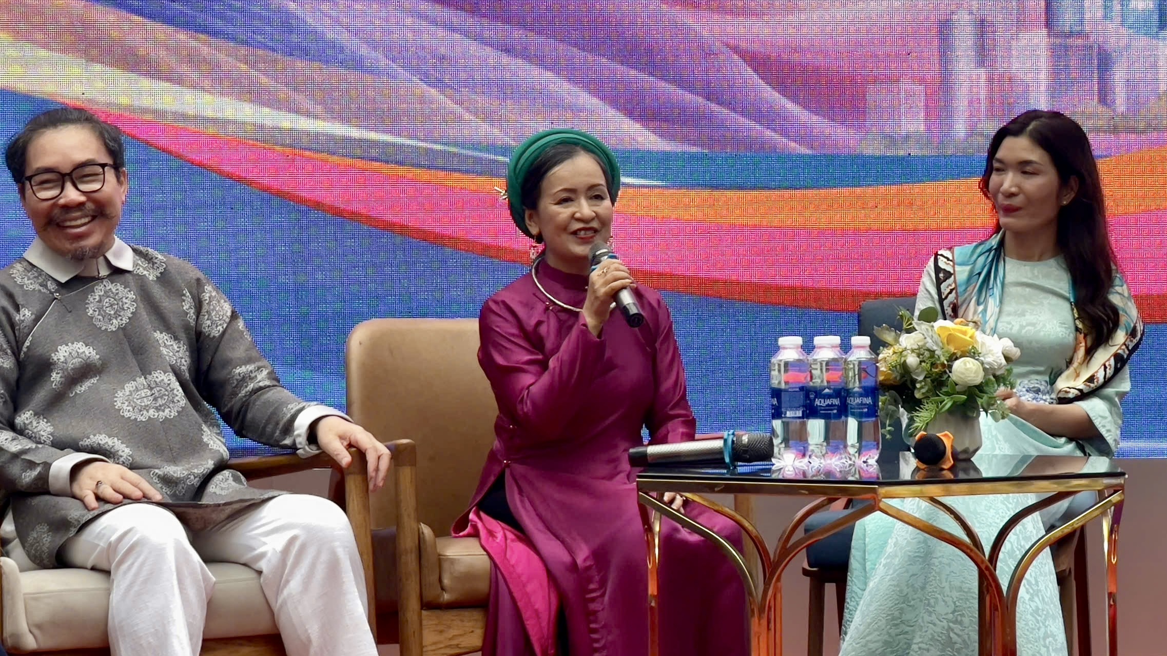 NSƯT Hải Phượng: Áo dài là dấu hiệu để thế giới nhận ra người Việt Nam - Ảnh 2.