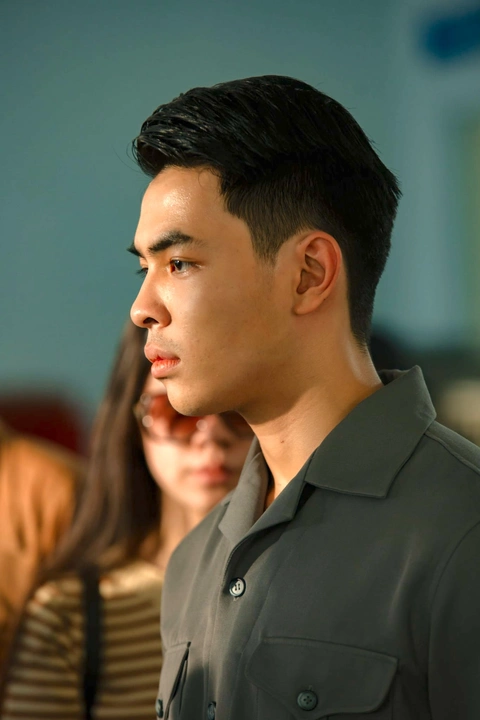 Thái Hoà "hạ cái tôi" để làm bạn cùng con, đi khắp đoàn phim khoe ngoại hình điển trai của quý tử 5 Thái Hoà cũng để Thiên Minh tự phát triển kỹ năng diễn xuất chứ không hướng dẫn con.