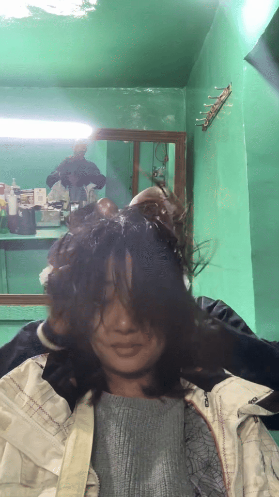 Gội đầu, massage cổ vai gáy ở Ấn Độ giá 45.000 đồng: Ở Việt Nam còn nghe tiếng "bốp, bốp" - Ảnh 2.