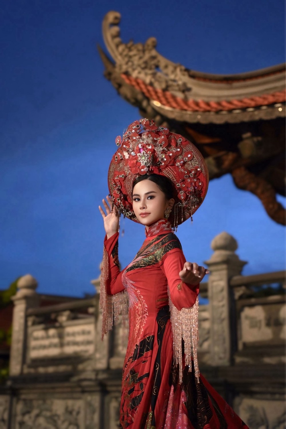 1760978093 172 Ban sac Viet ruc ro trong tung duong net ao