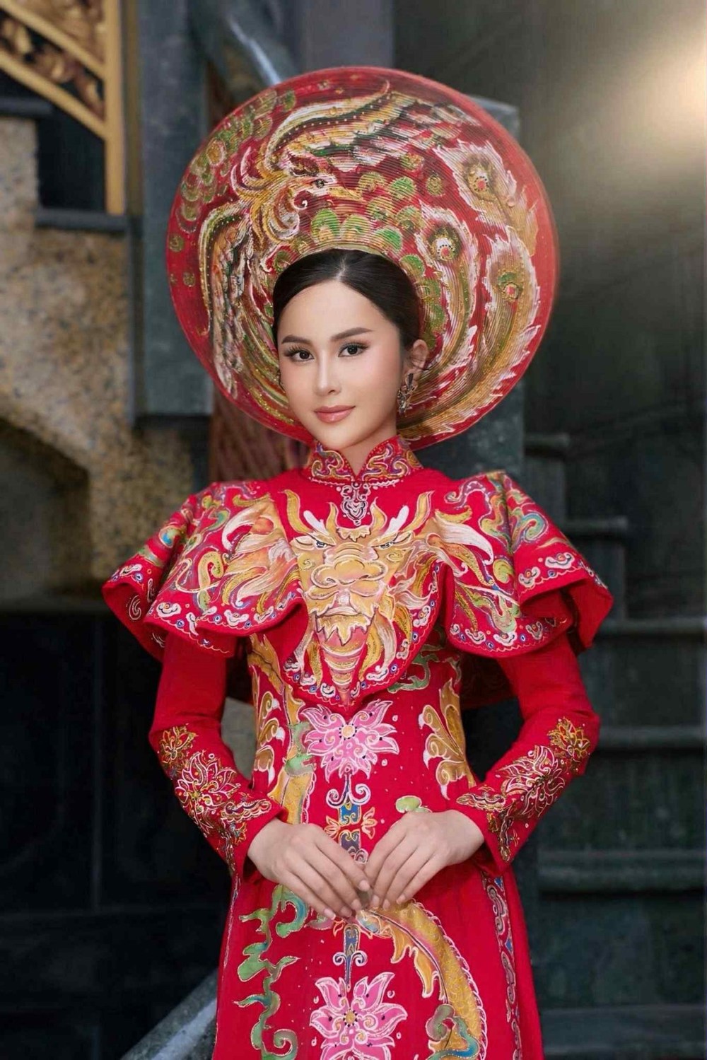 1760978095 925 Ban sac Viet ruc ro trong tung duong net ao