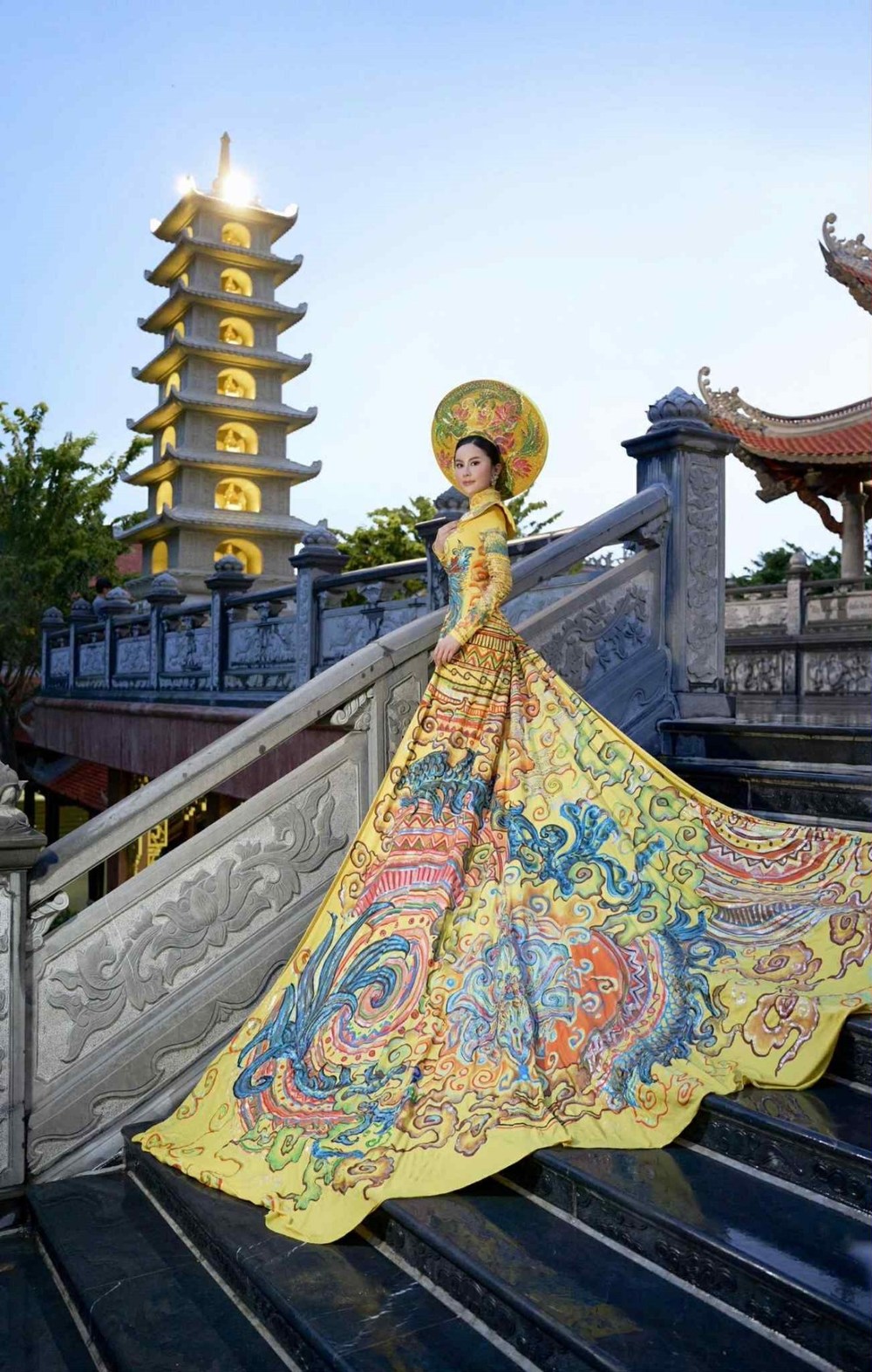 1760978096 114 Ban sac Viet ruc ro trong tung duong net ao