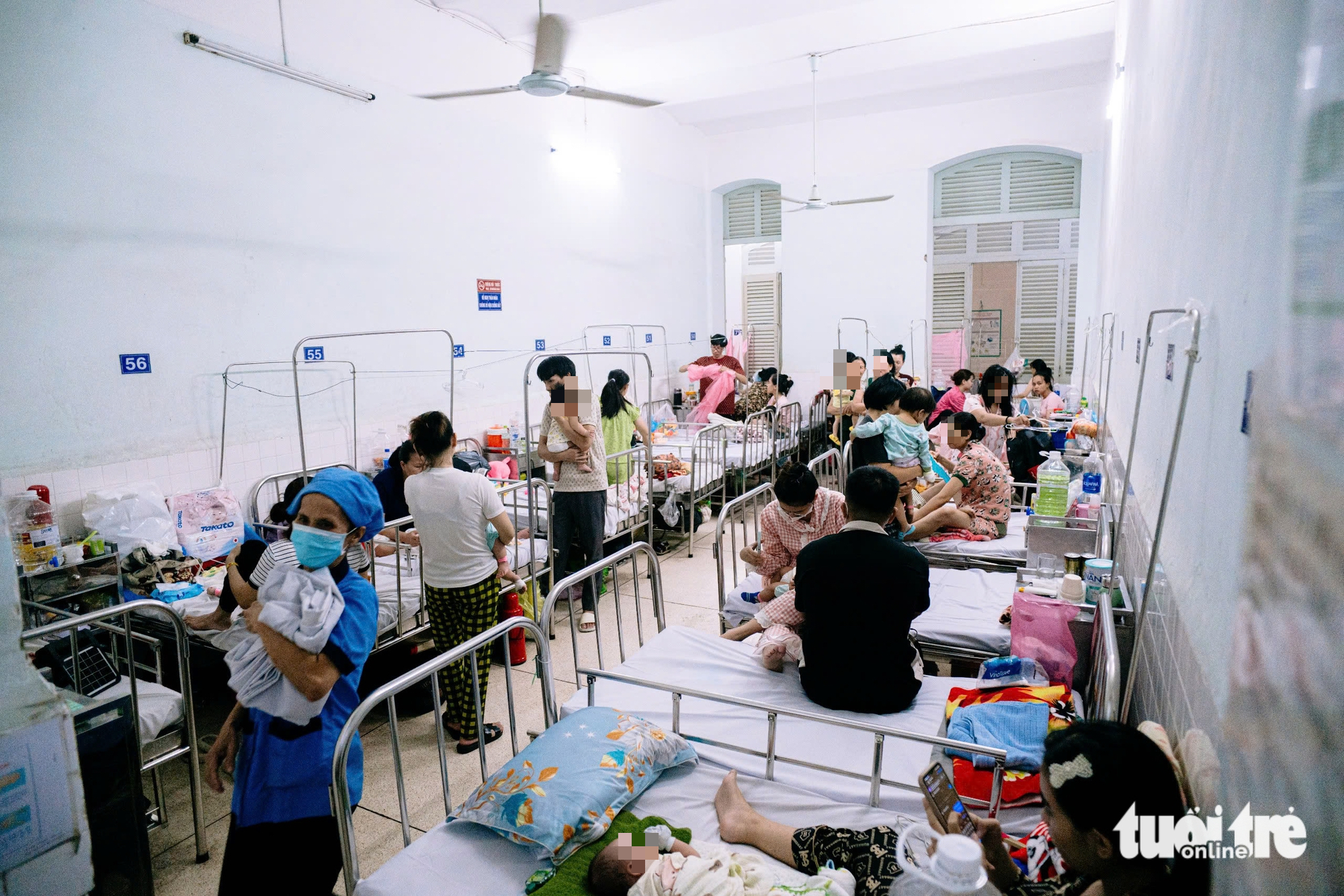 Trẻ mắc bệnh hô hấp tăng, 9 y bác sĩ xuyên đêm chăm gần 200 bệnh nhi 7 bệnh hô hấp - Ảnh 7.