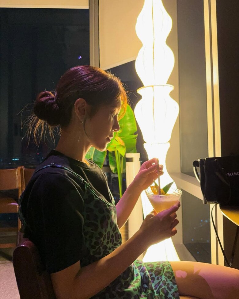 Nhan sắc "bạn gái" Hàn Quốc của Wanbi Tuấn Anh sau 12 năm rời Việt Nam, thái độ với mẹ người cũ gây bất ngờ 9 Gương mặt nhìn nghiêng của Sky cũng khoe được những nét ưu điểm.