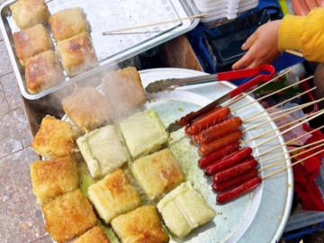 Món vỉa hè chợ Đồng Xuân đắt khách ngày se lạnh, ăn là thấy hương vị Tết, ngon mà không sợ ngấy