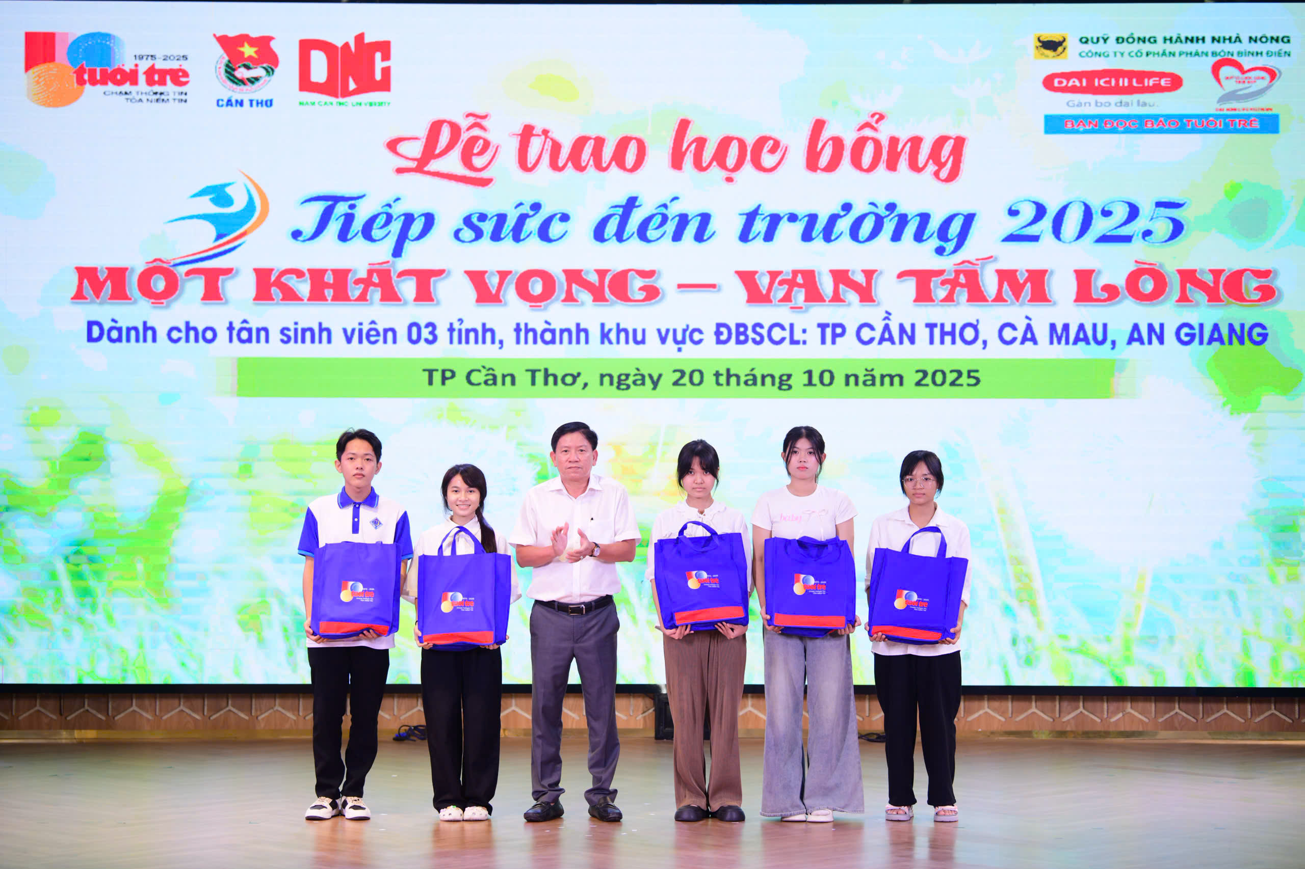 TIẾP SỨC ĐẾN TRƯỜNG - Ảnh 14.