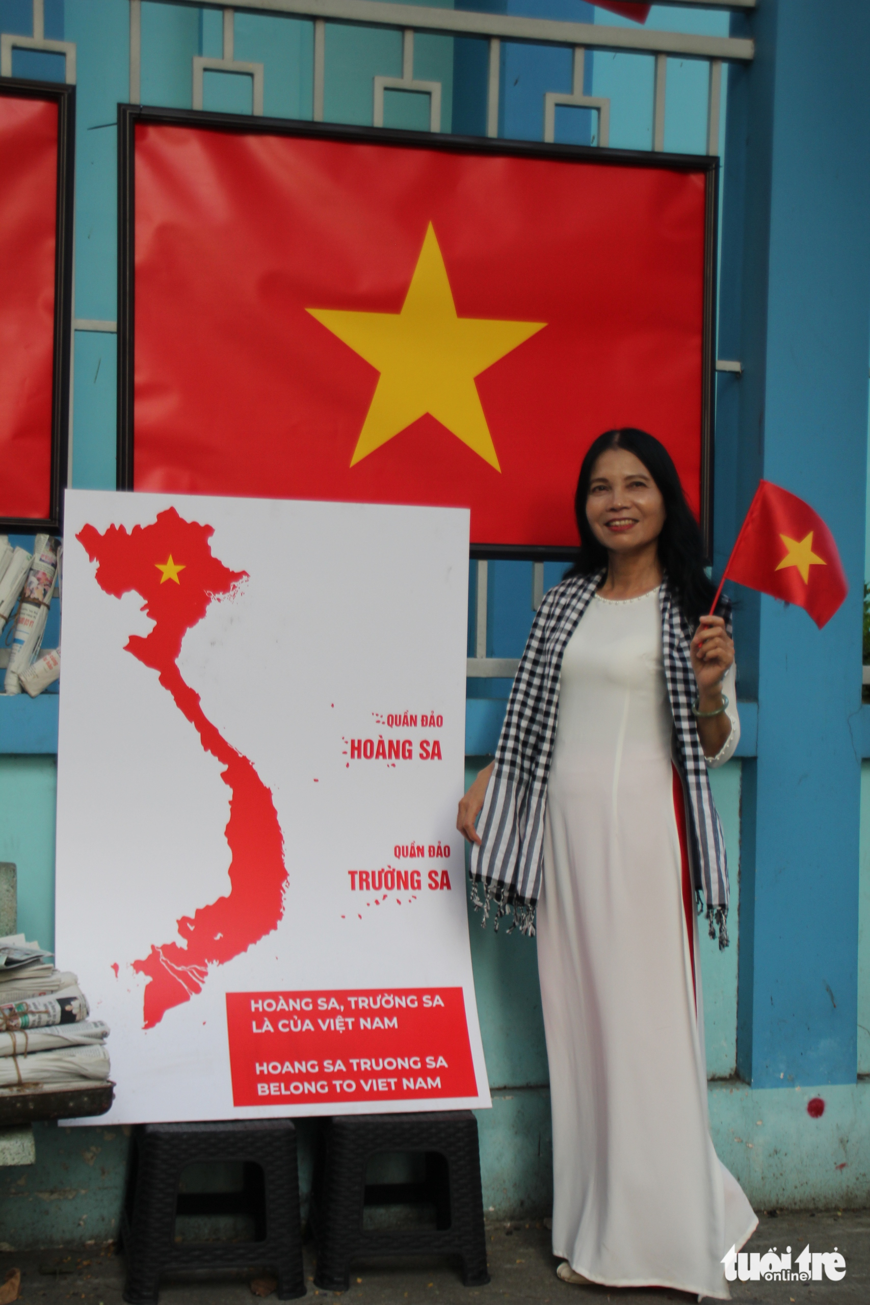 Không khí lễ hội ngập tràn quán cà phê dịp lễ 30-4 - Ảnh 3.