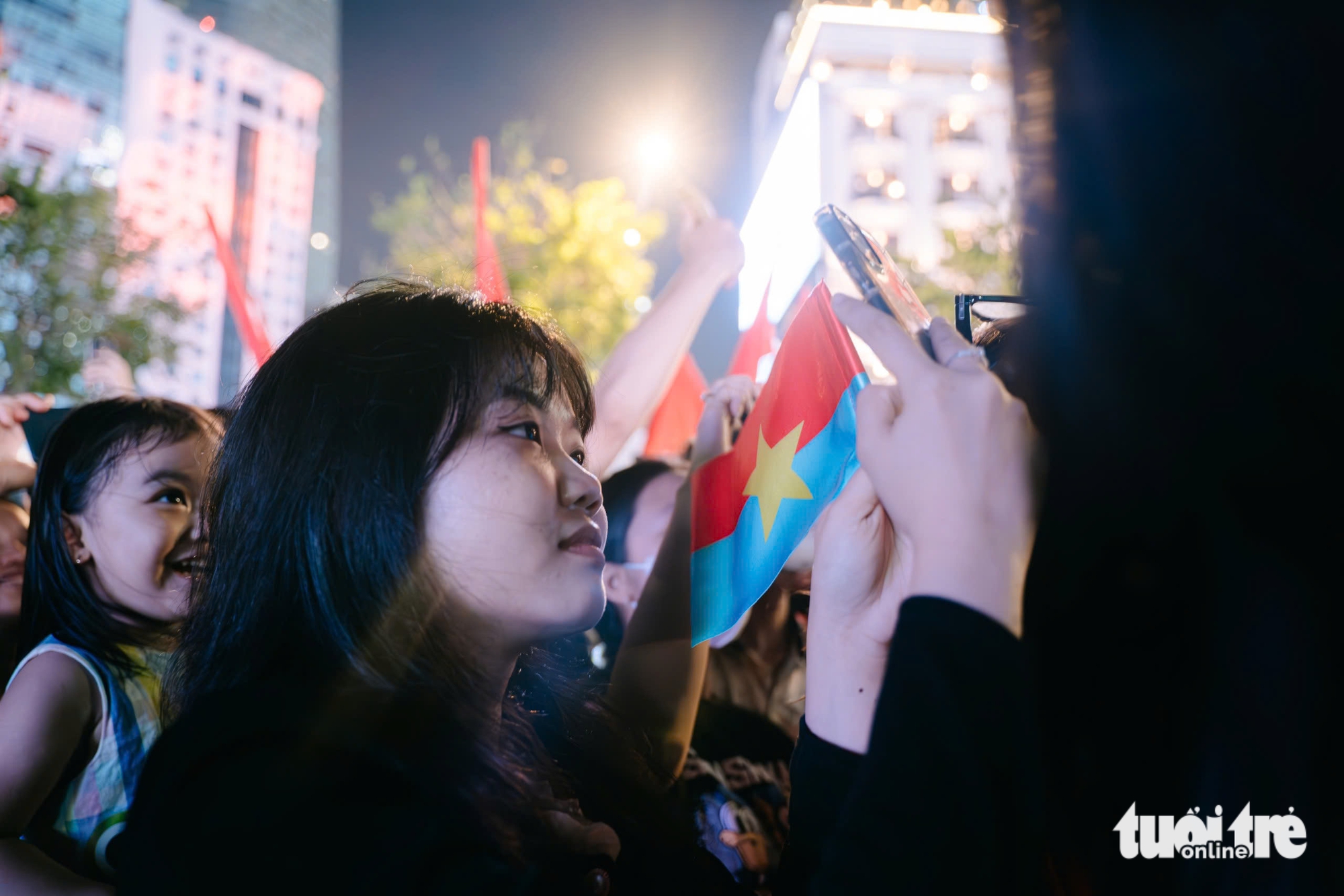 Rực rỡ pháo hoa mừng đại lễ 30-4 5 30-4 - Ảnh 9.