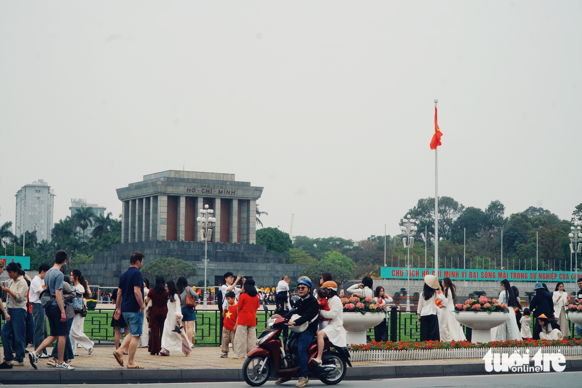 Giới trẻ đu trend cà phê ‘độc lập - tự do’ - Ảnh 7. Hòa bình đẹp đẽ, thiêng liêng, giới trẻ mê trend cà phê ‘độc lập - tự do’ - Ảnh 7.