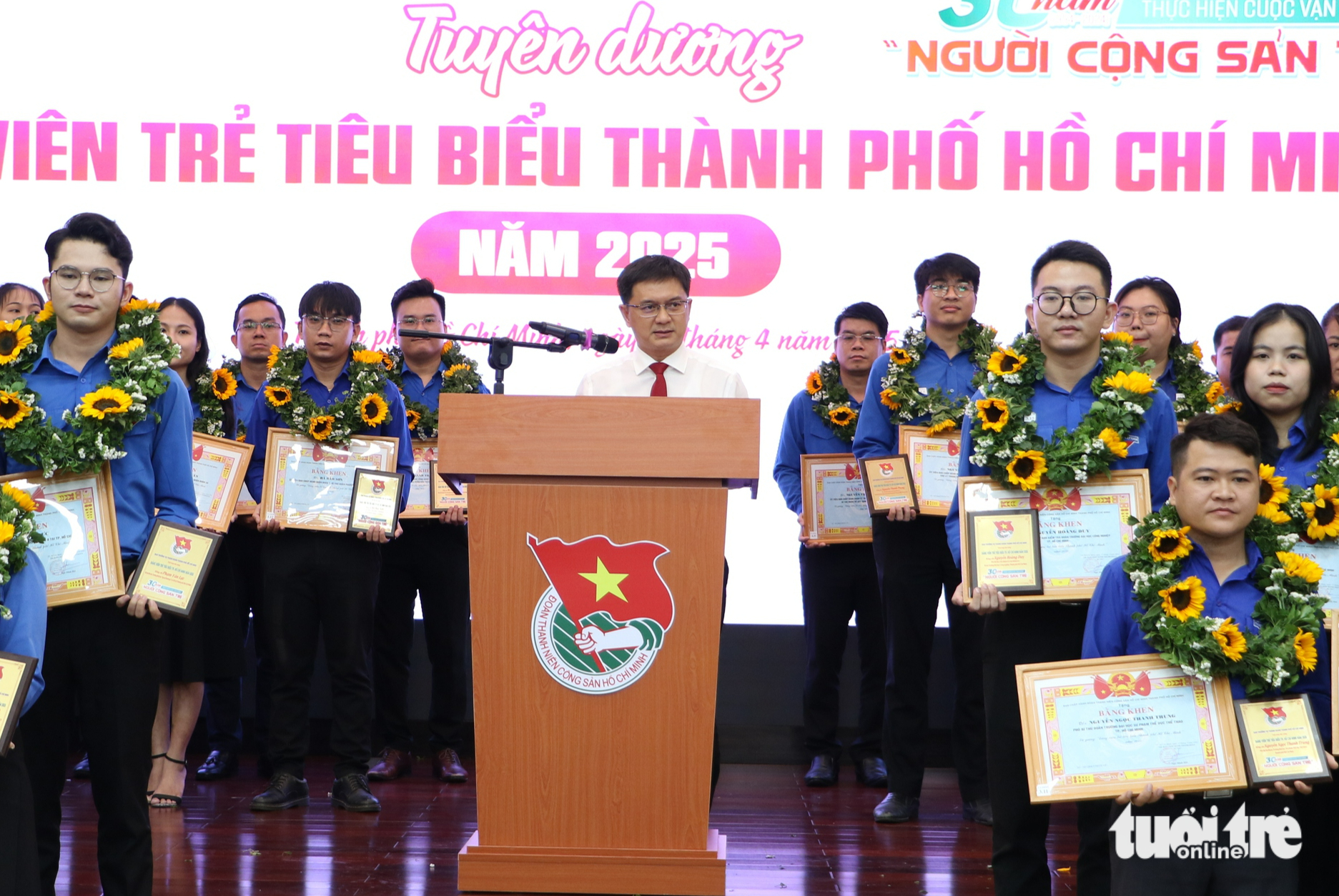 Gặp mặt đại diện thế hệ trẻ ưu tú nhiều thời kỳ TP.HCM: Luôn khát khao cống hiến vì thành phố - Ảnh 2.