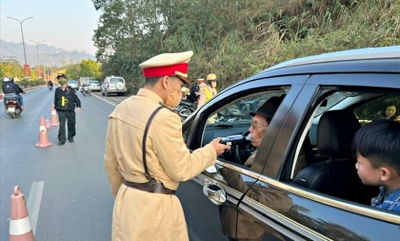 06-nong-do-con-2.jpg 0 Vi phạm nồng độ cồn, mức phạt lỗi nồng độ cồn, nghị định 168, vi phạm giao thông, nồng độ cồn