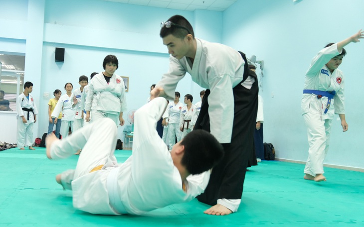 Cậu bé câm, cô bé ‘tròn’ tô màu cho ‘thế giới quanh tôi’ - Ảnh 5.