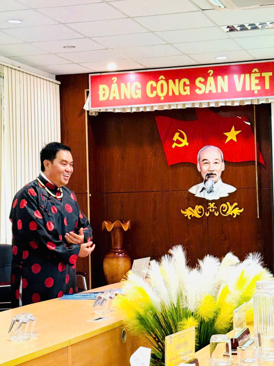 Nam nghệ sĩ vừa đậu thủ khoa đầu vào Tiến sĩ: "Tôi học không để lên chức, lên lương nên rất thoải mái" - Ảnh 2.