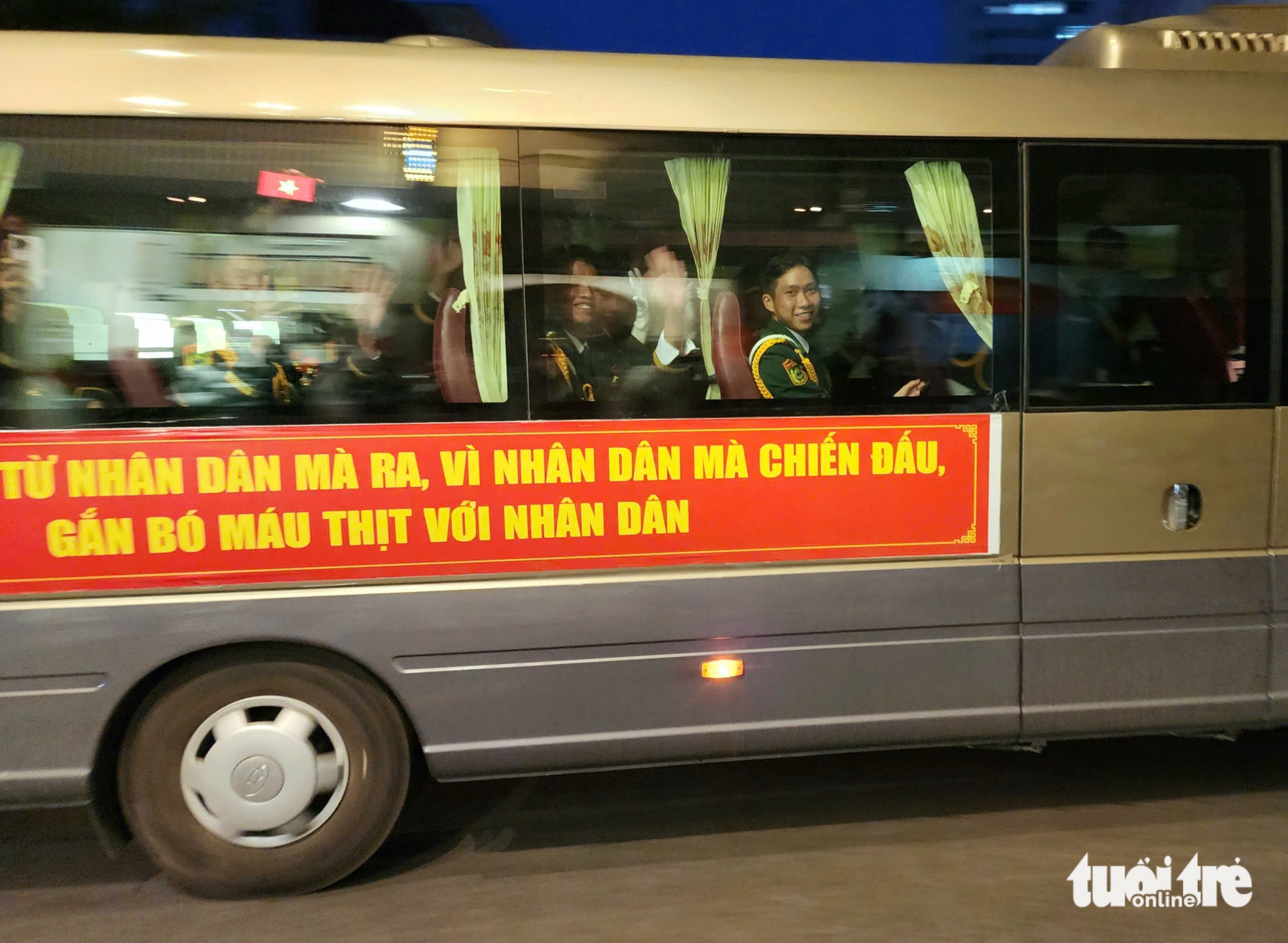 diễu binh - Ảnh 9.