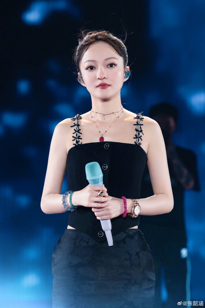 "Công chúa Cbiz" bị cha bóc phốt, nghi bỏ mặc mẹ sang Việt Nam làm mướn và bán bánh mì - Ảnh 2. "Công chúa Cbiz" bị cha bóc phốt, nghi bỏ mặc mẹ sang Việt Nam làm mướn và bán bánh mì - Ảnh 2.