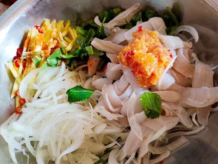 Loài cá có tên nghe "cục súc" đem làm gỏi thành đặc sản nức tiếng ở Hà Tĩnh, người khó tính nhất cũng gật gù khen ngon 2 Loài cá có tên nghe amp;#34;cục súcamp;#34; đem làm gỏi thành đặc sản nức tiếng ở Hà Tĩnh, người khó tính nhất cũng gật gù khen ngon - 2