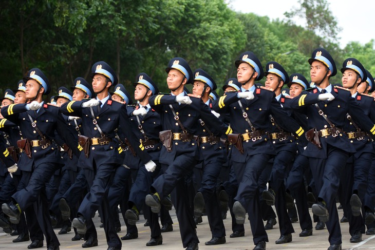 Chiến sĩ công an kiên cường luyện tập diễu binh giữa nắng gắt 6 diễu binh - Ảnh 6.