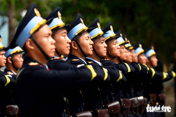 Chiến sĩ công an kiên cường luyện tập diễu binh giữa nắng gắt 10 diễu binh - Ảnh 10.