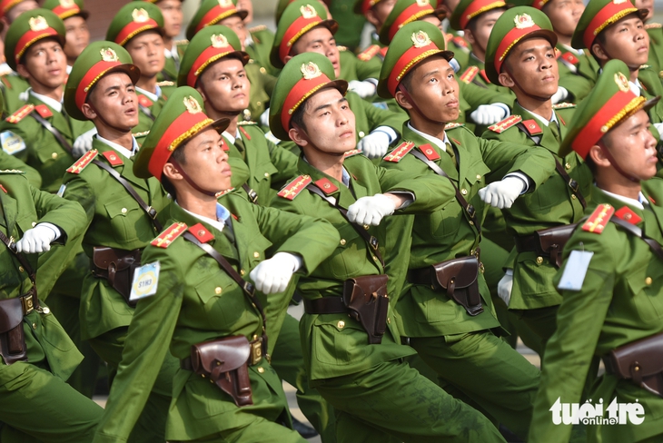 Chiến sĩ công an kiên cường luyện tập diễu binh giữa nắng gắt 15 diễu binh - Ảnh 15.